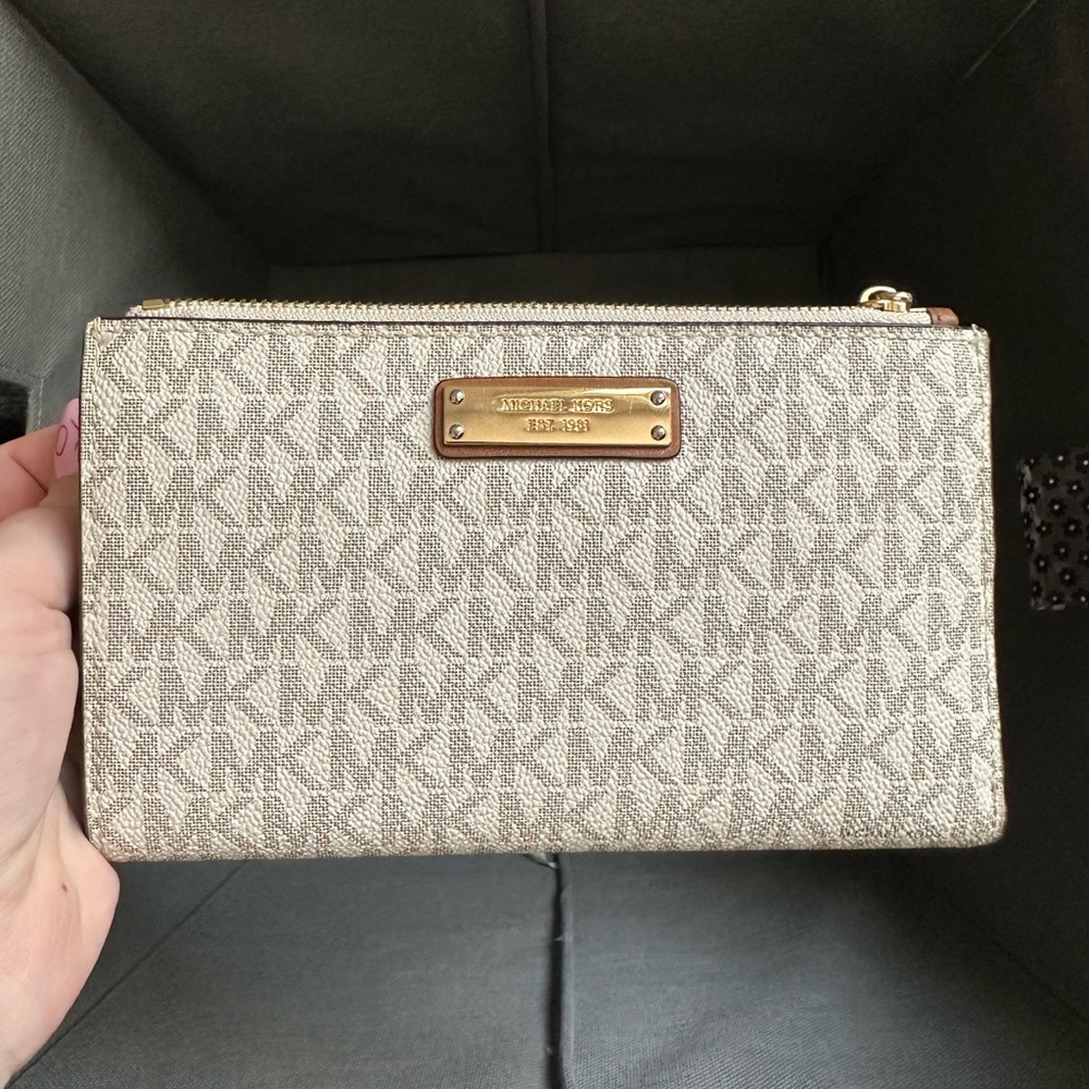 MICHAEL Michael Kors Cream Wallet with Monogram Pattern